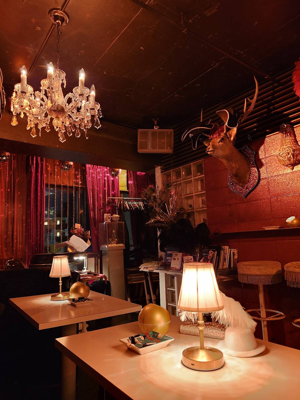 AMARANTH Lounge