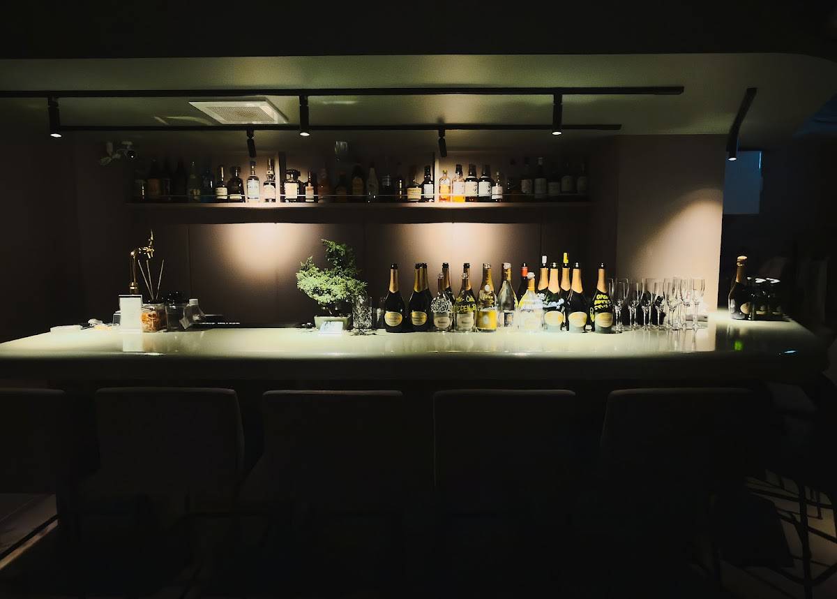 Bar .Cellar 2526