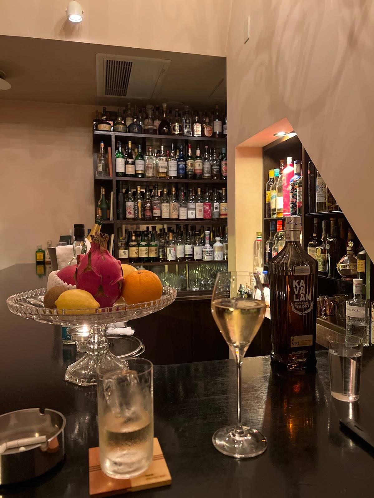 BAR REDROSE (バー レッドローズ)