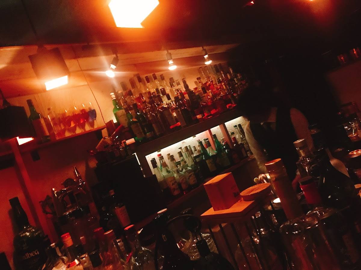 bar to.entrance