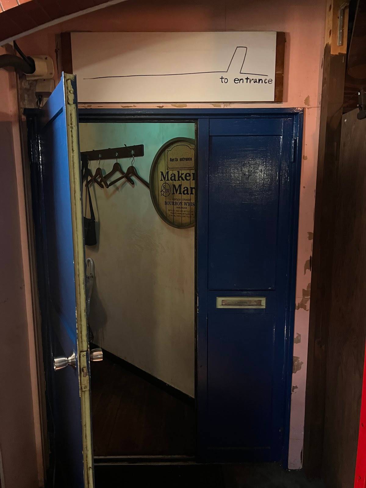 bar to.entrance