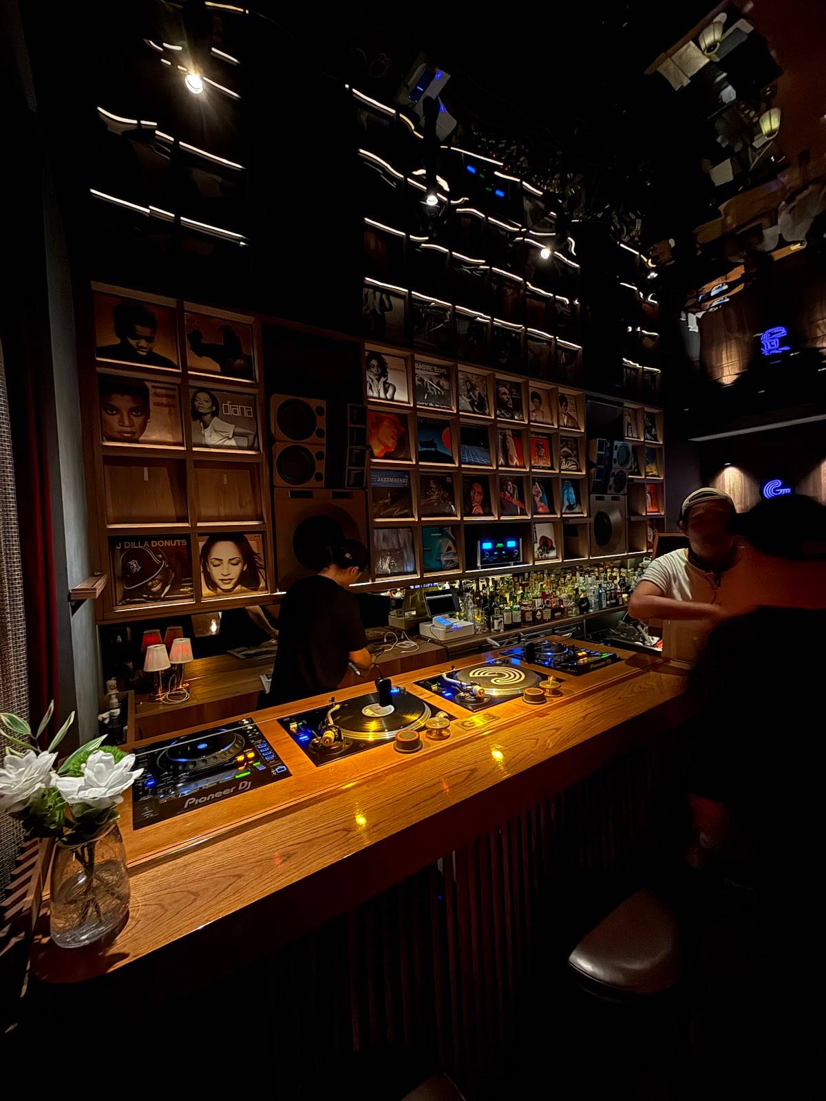 GOOD MUSIC BAR