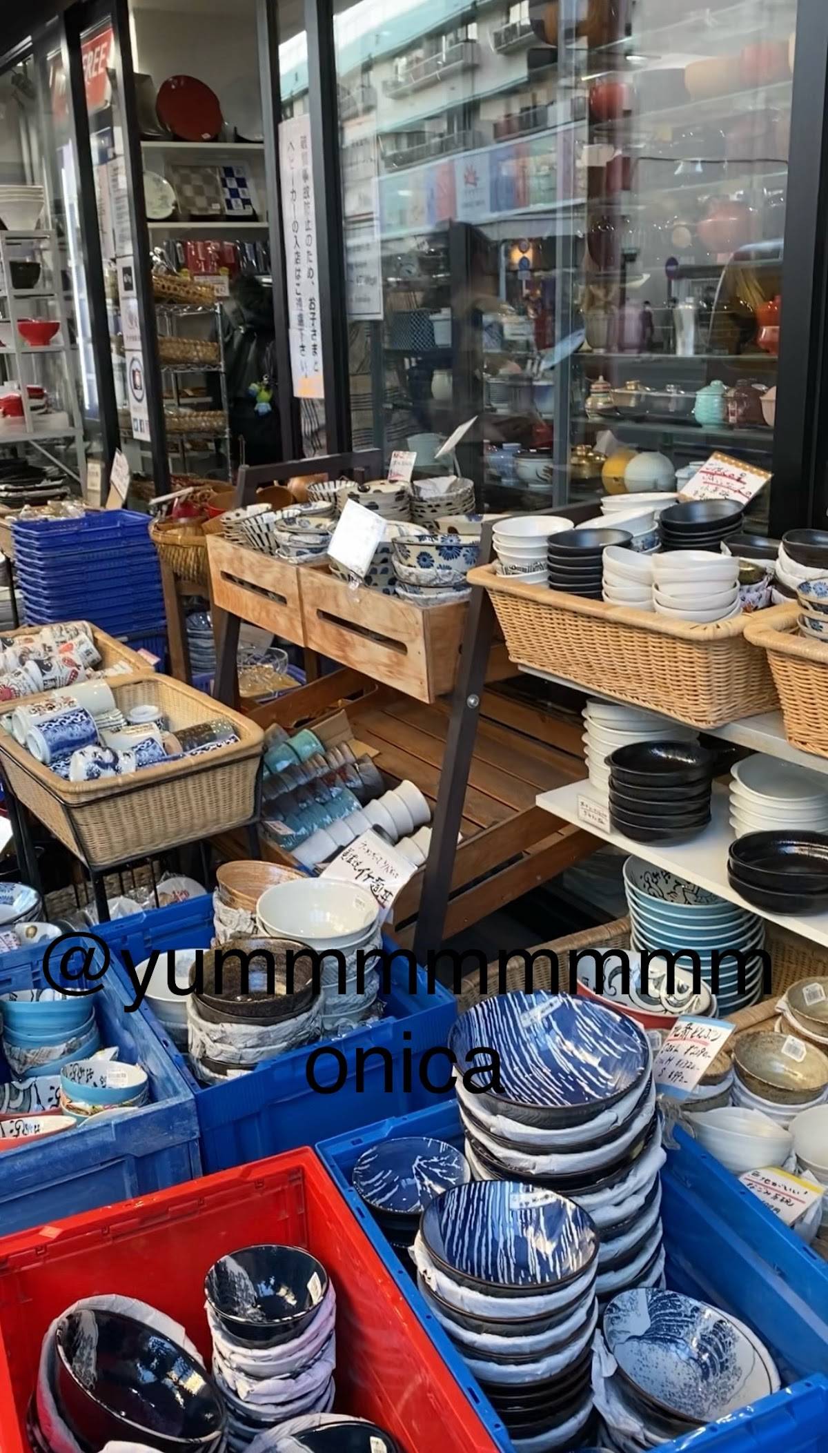 Nakamise Dori shopping street
