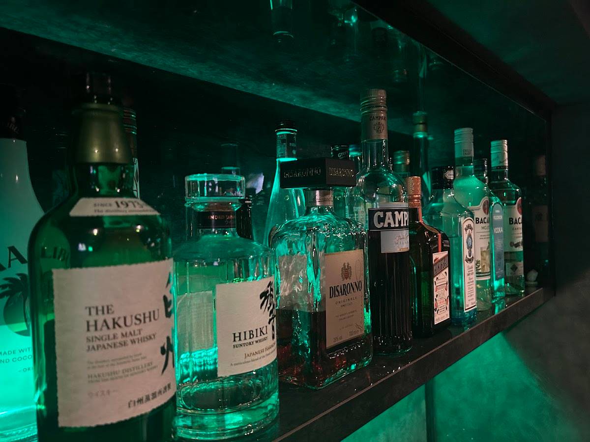 private bar who's