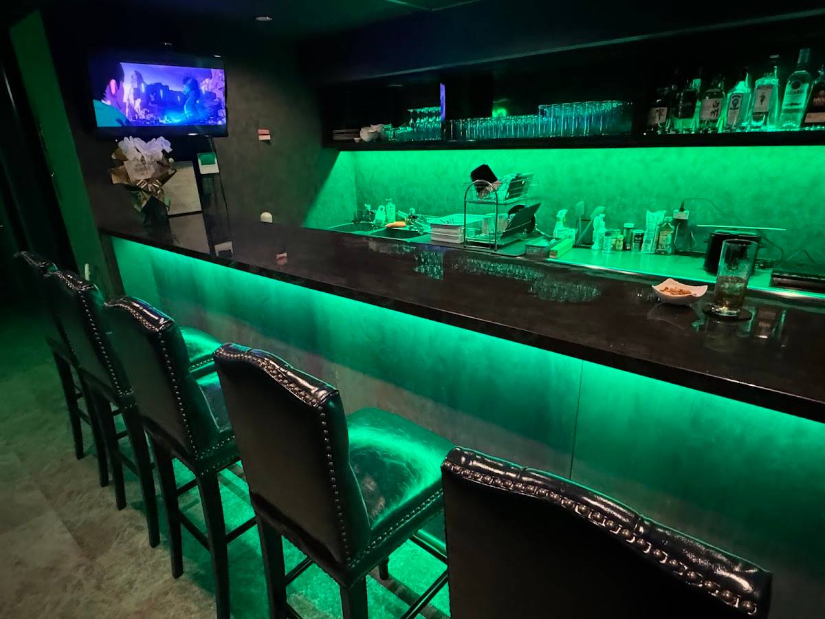 private bar who's
