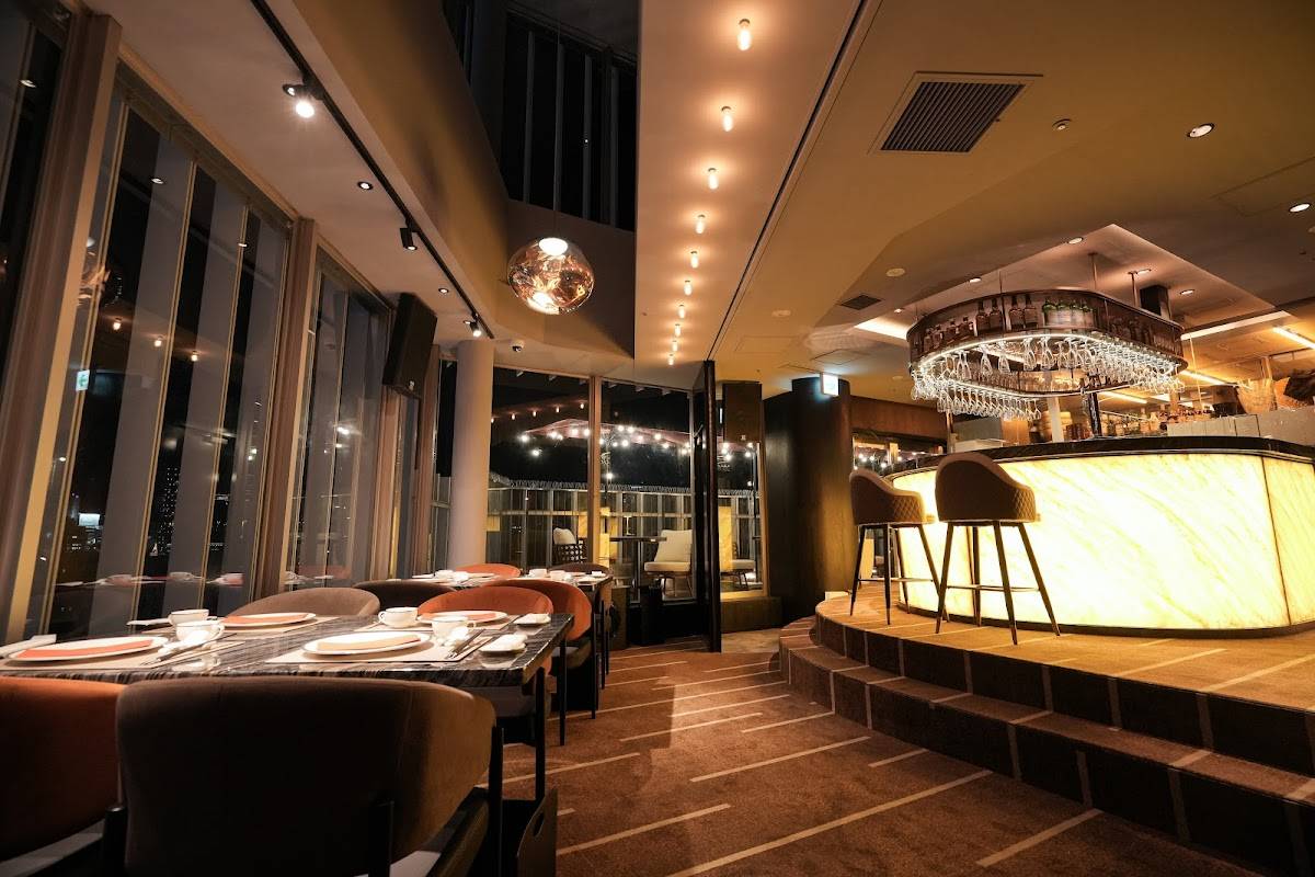Royal Lounge (ロイヤルラウンジ) Jingu-mae