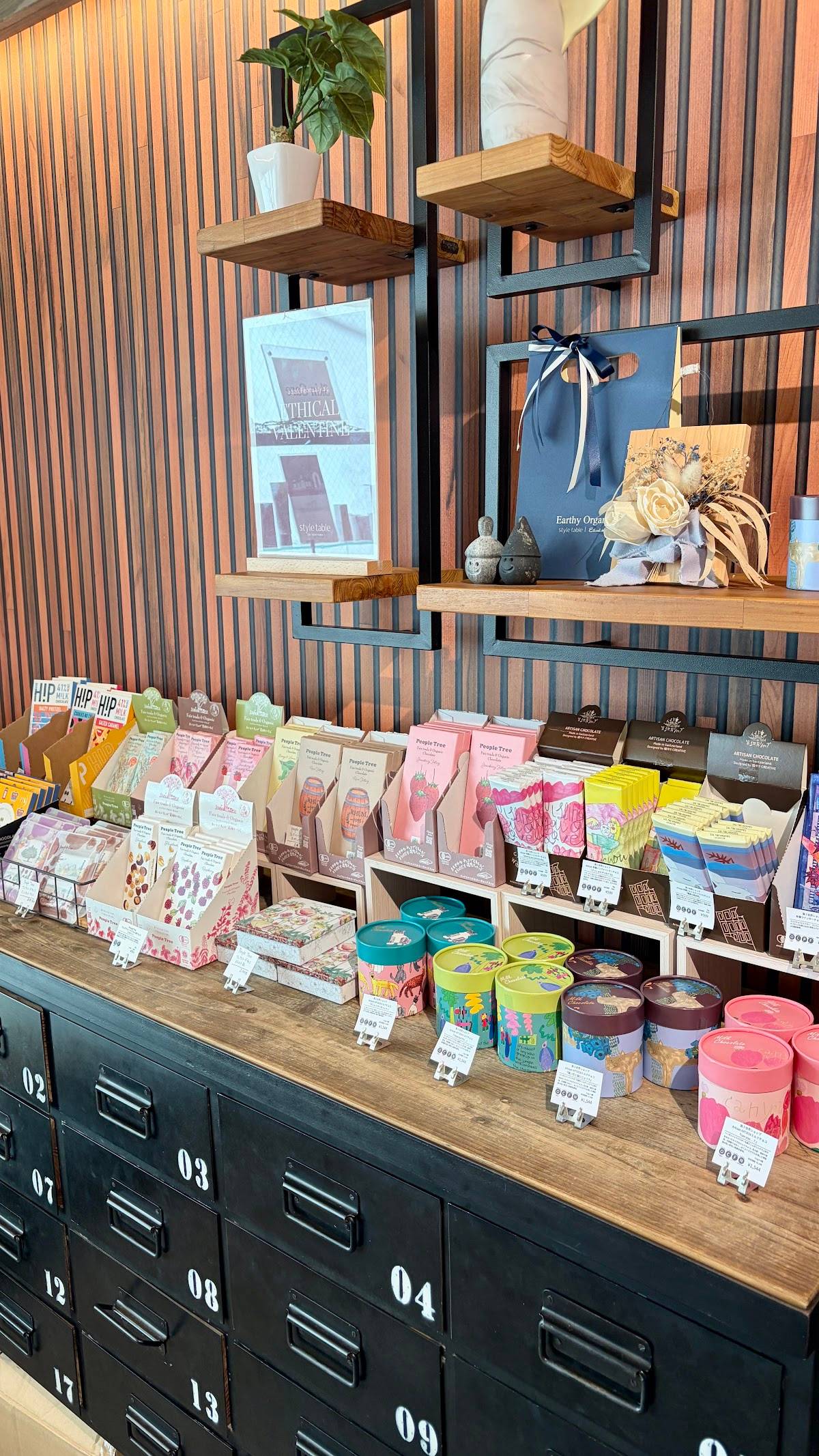 style table DAIKANYAMA
