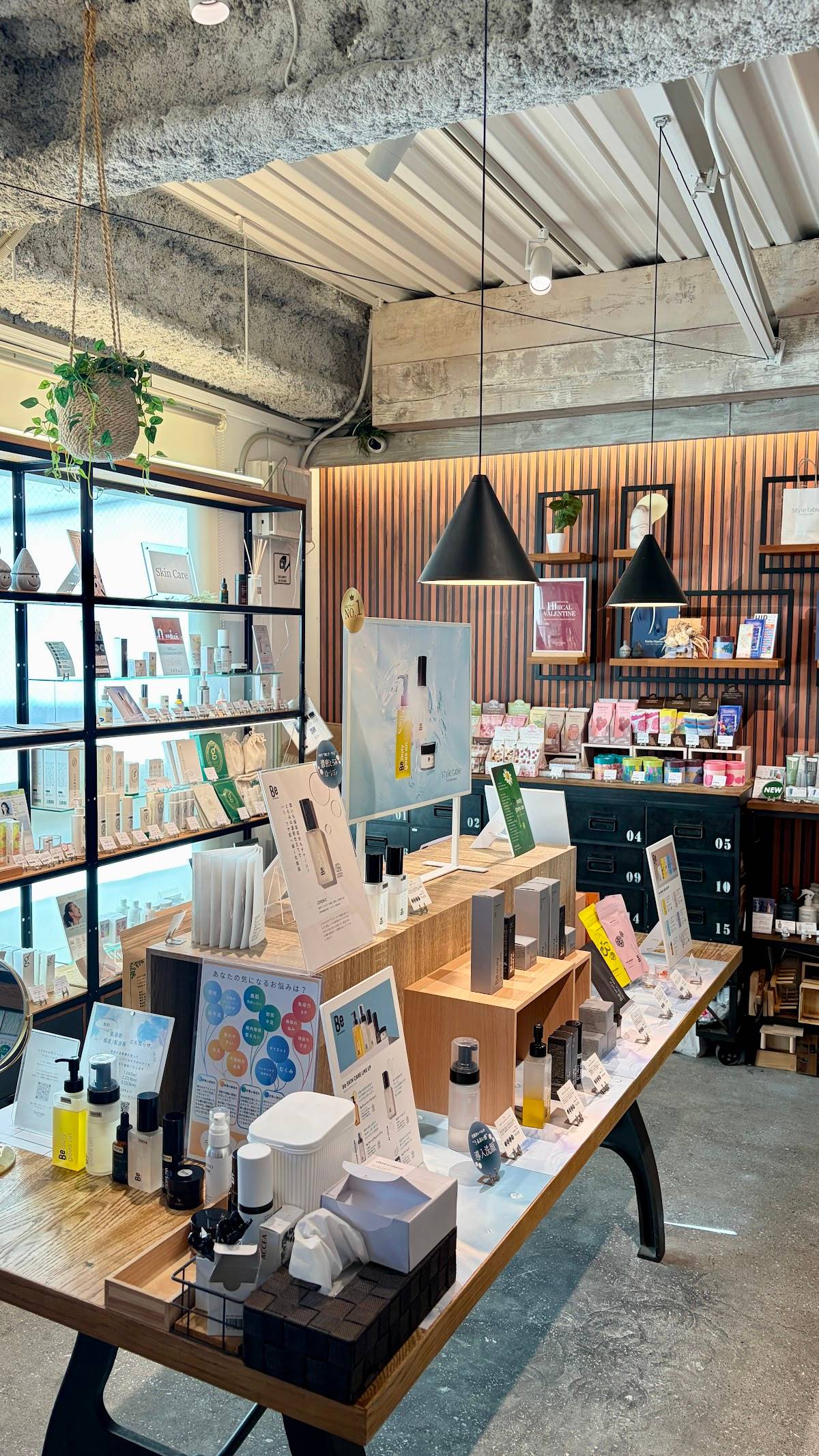 style table DAIKANYAMA