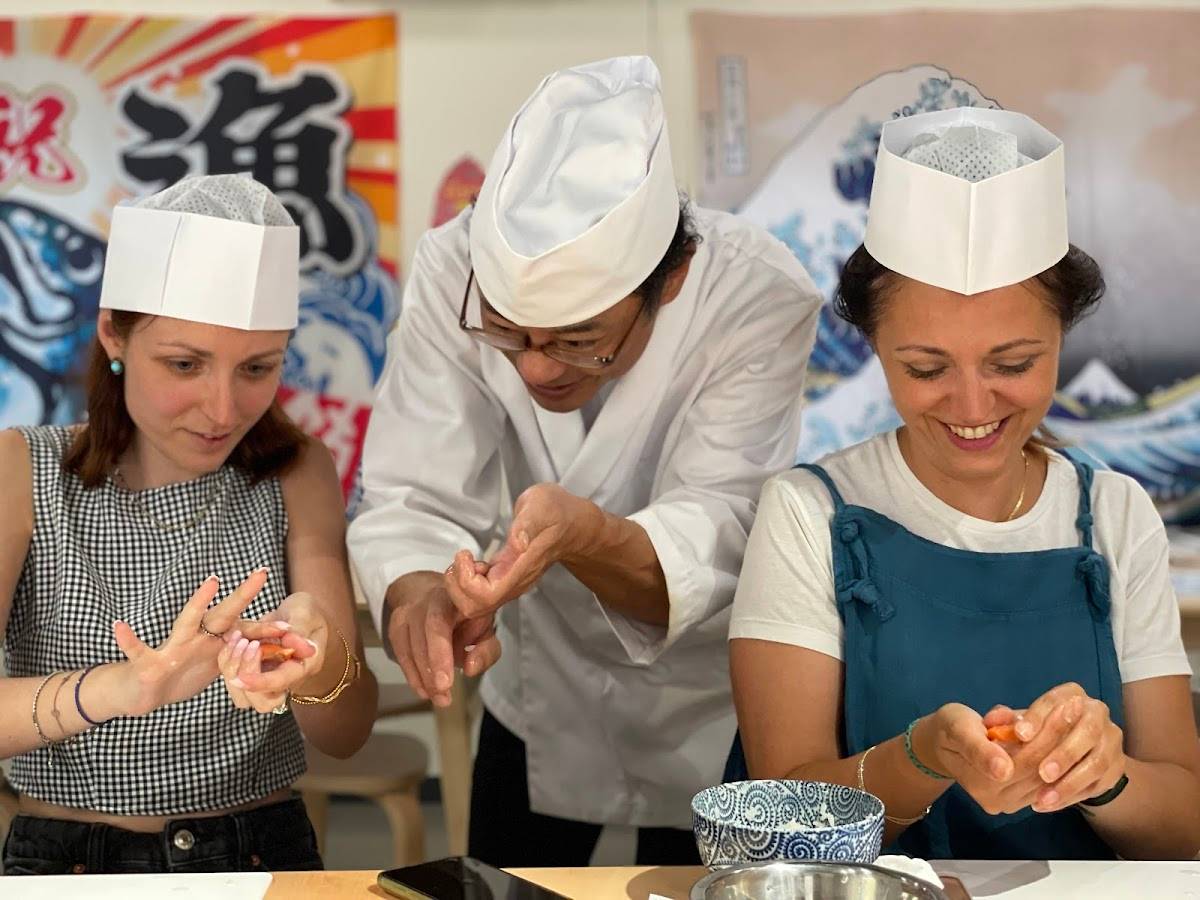 Sushi Making Class in Tsukiji by Japan Wonder Travel